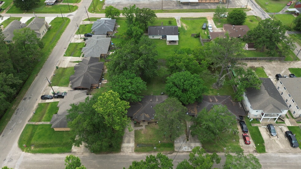 1401/1403; 1409/14011; 1413/1415 Truman St & 706/7, Cleveland, TX à vendre - Photo de l’immeuble – Image 3 sur 13