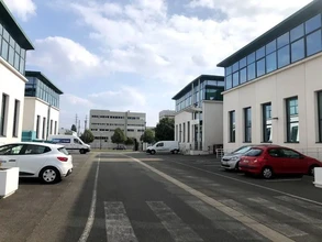 Bureau dans Villeneuve-la-Garenne à louer Photo de l’immeuble– Image 2 sur 8