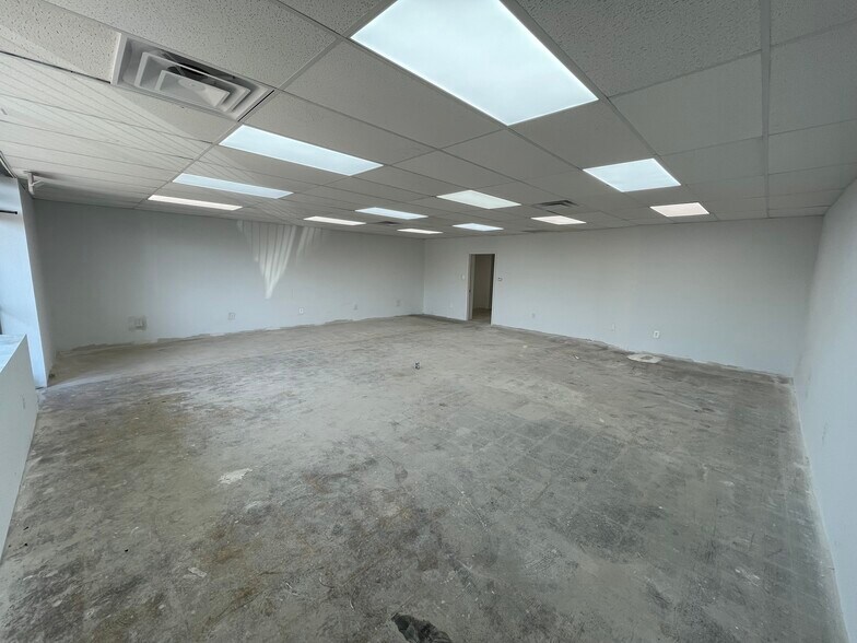 19000 W Warren Ave, Detroit, MI à vendre - Photo intérieure – Image 2 sur 4