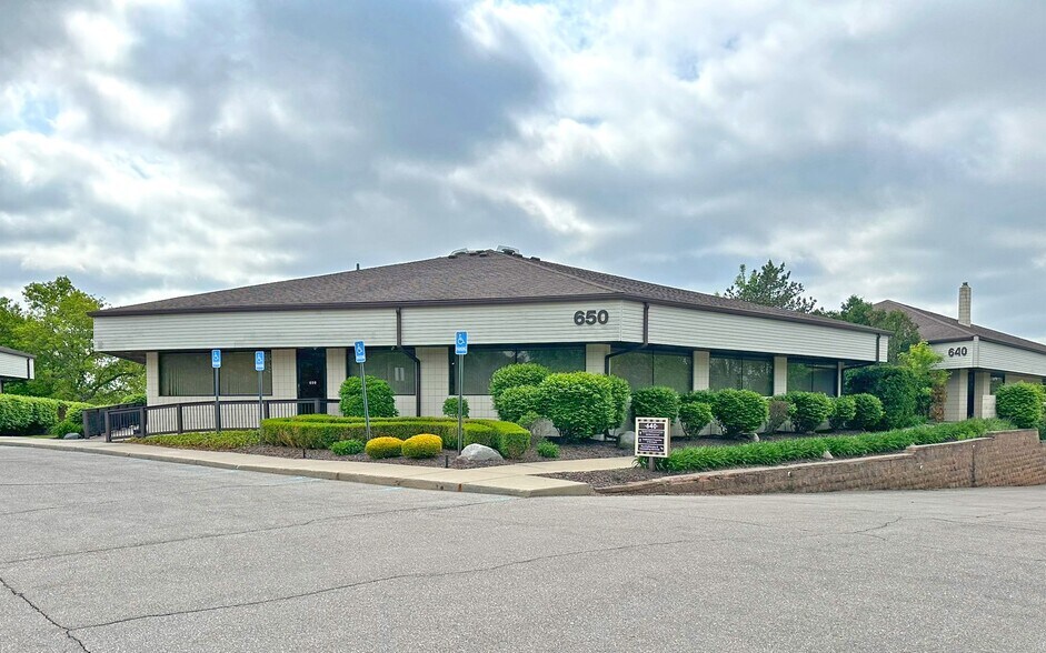 650 Griswold St, Northville, MI à louer - Photo de l’immeuble – Image 1 sur 9