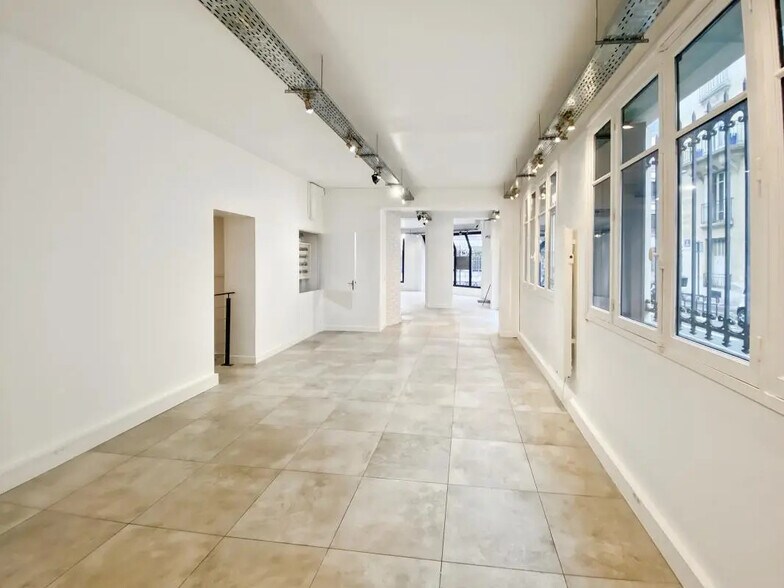 Local commercial dans Paris à louer - Photo de l’immeuble – Image 3 sur 9
