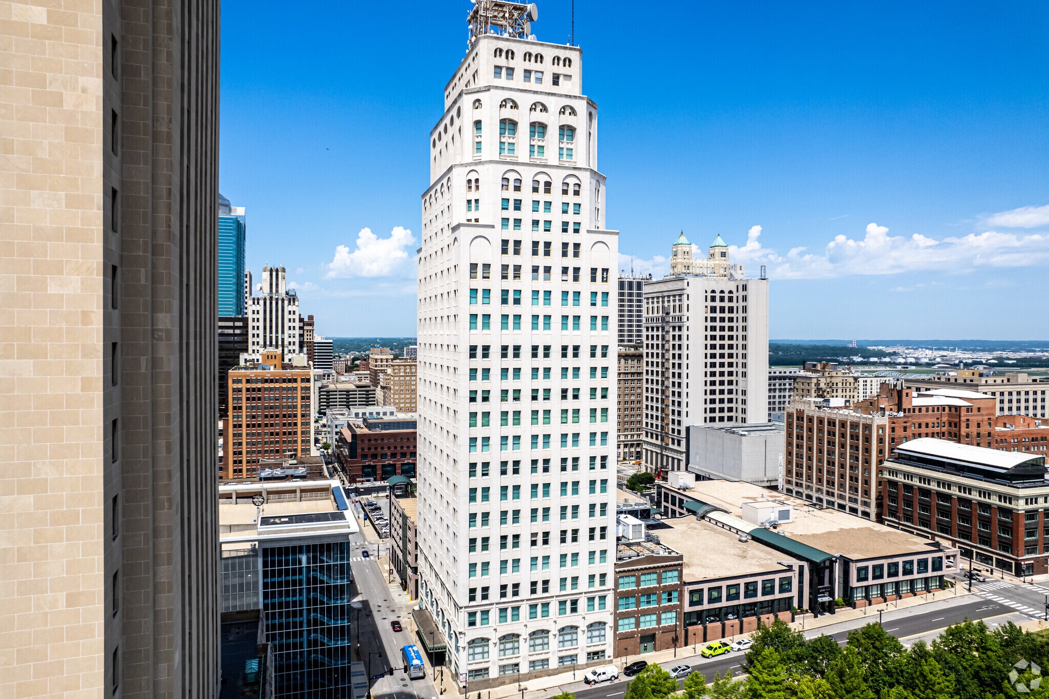 324 E 11th St, Kansas City, MO à louer Photo principale– Image 1 sur 13