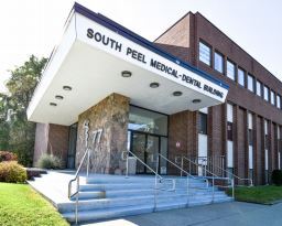 77 Queensway W, Mississauga, ON à louer Photo principale– Image 1 sur 3