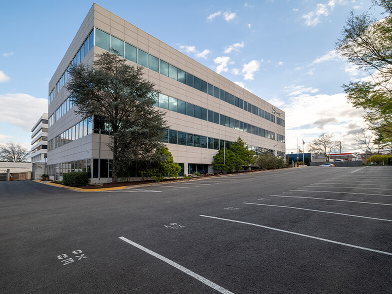 801 Thompson Ave, Rockville, MD à louer - Photo de l’immeuble – Image 2 sur 17