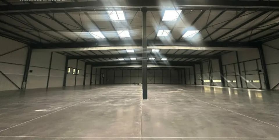 Local d’activités dans Saint-Laurent-de-Mure à louer Photo de l’immeuble– Image 1 sur 13