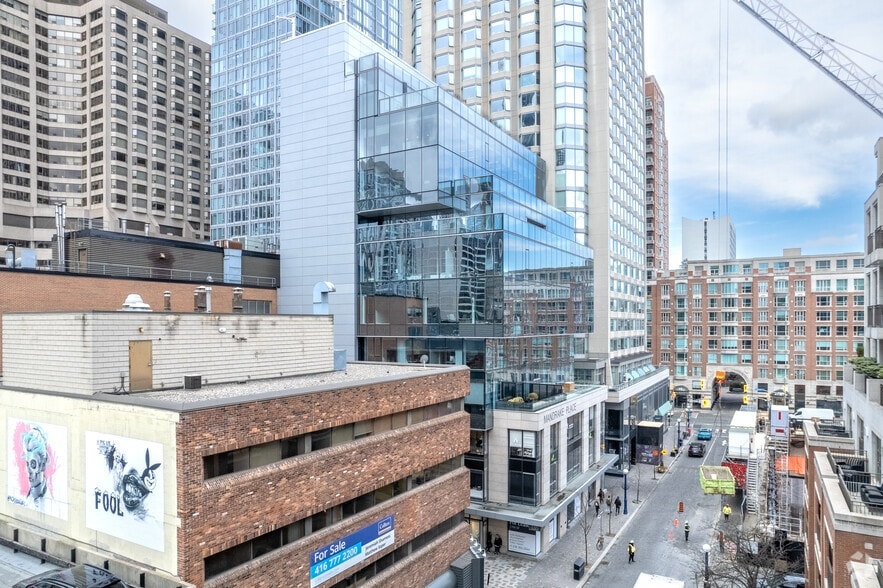 135 Yorkville Ave, Toronto, ON à louer - Photo de l’immeuble – Image 2 sur 4