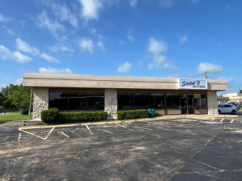 1427 W Will Rogers Blvd, Claremore, OK à louer - Photo de l’immeuble – Image 2 sur 3