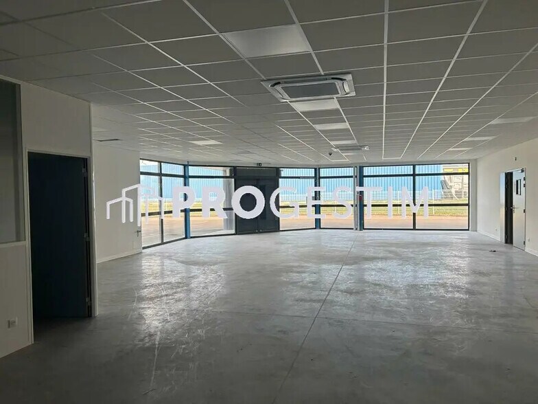 Local d’activités dans Monéteau à louer - Photo de l’immeuble – Image 3 sur 10