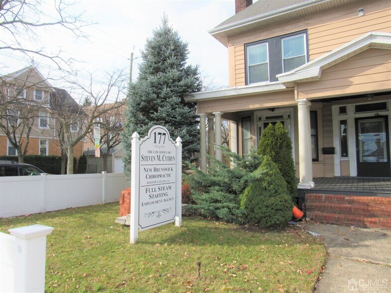 177 Livingston Ave, New Brunswick, NJ à louer - Photo de l’immeuble – Image 3 sur 14