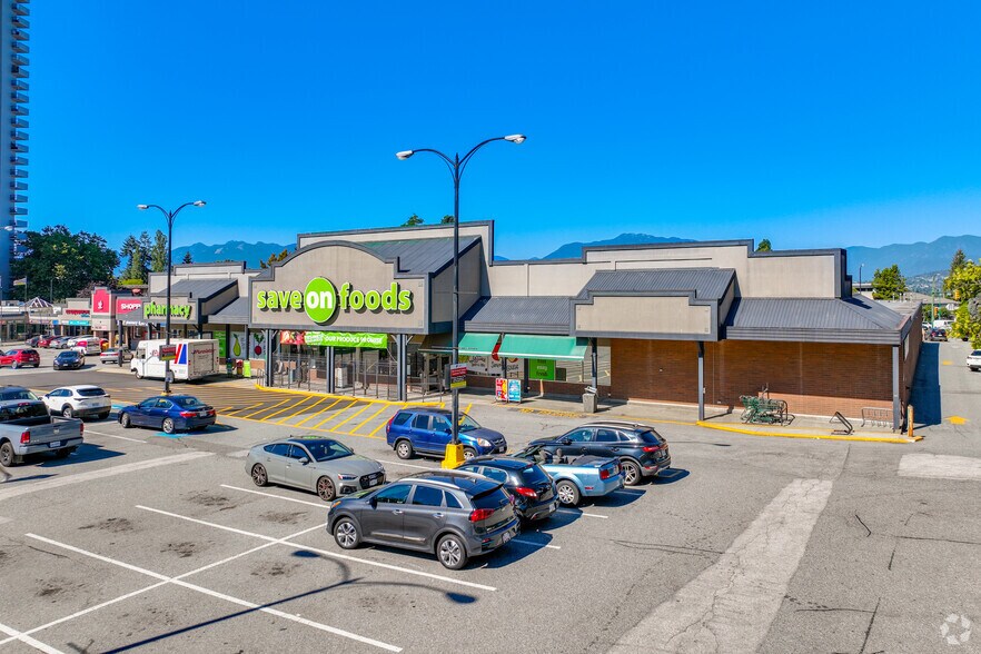 4429-4469 Kingsway, Burnaby, BC à louer - Photo de l’immeuble – Image 2 sur 5