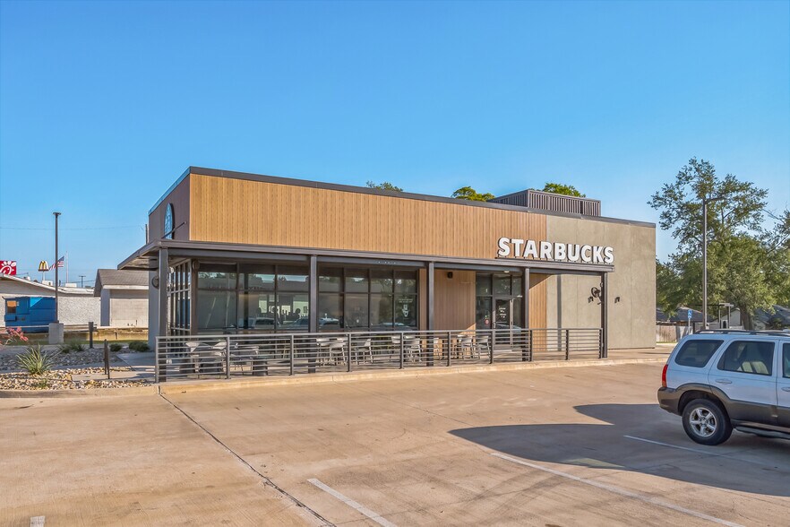 598 S Jackson St, Jacksonville, TX à vendre - Photo de l’immeuble – Image 3 sur 16