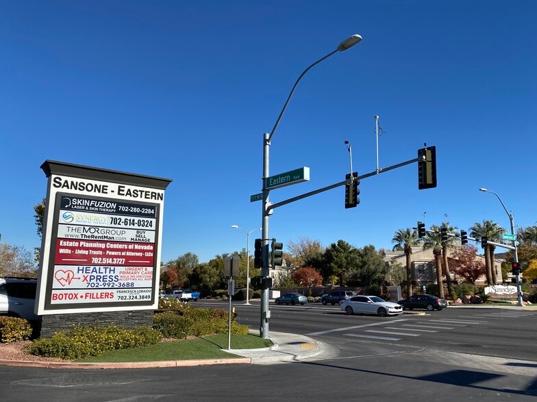 11221 S Eastern Ave, Henderson, NV à louer - Photo de l’immeuble – Image 3 sur 10