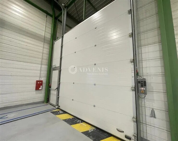 Local d’activités dans Le Mesnil-Amelot à louer - Photo intérieure – Image 3 sur 8