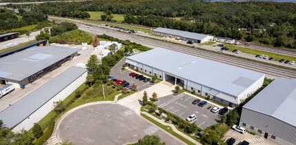 623 Trestle Pt, Sanford, FL à louer Photo de l’immeuble– Image 1 sur 7