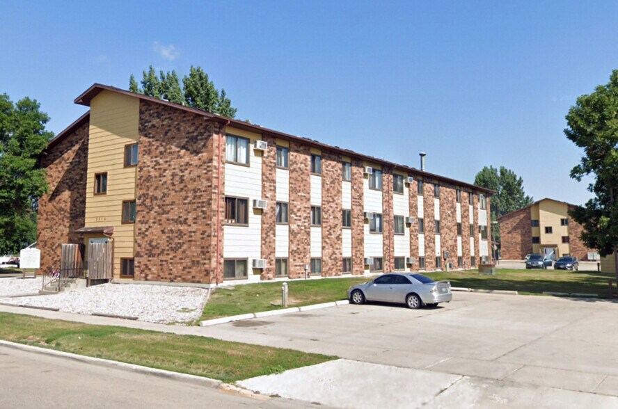 2324 17th Ave W, Williston, ND à vendre - Photo de l’immeuble – Image 2 sur 9