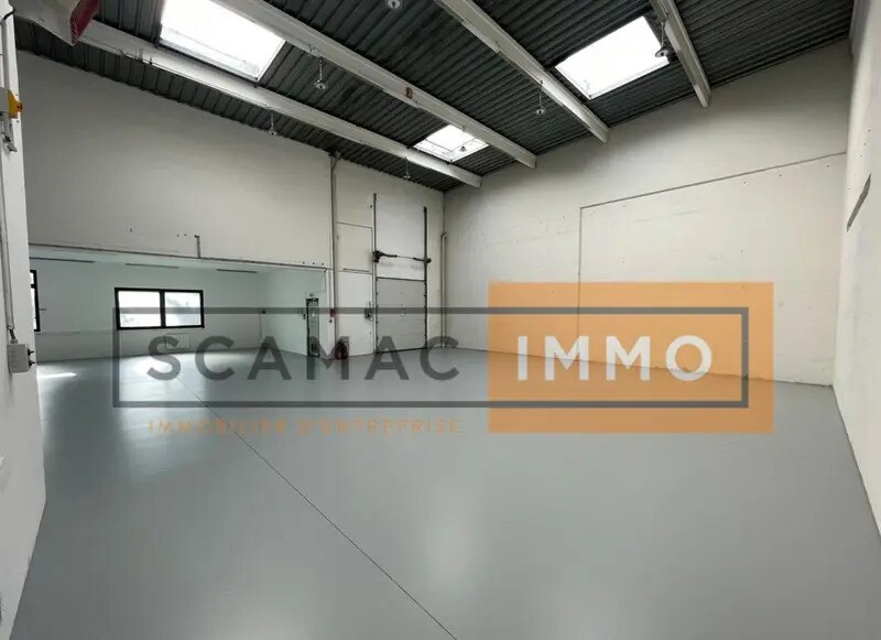 Local d’activités dans Champs-sur-Marne à louer - Photo de l’immeuble – Image 3 sur 9