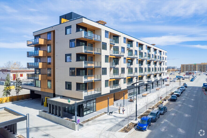 8250 Broadcast Av SW, Calgary, AB à louer - Photo principale – Image 1 sur 4