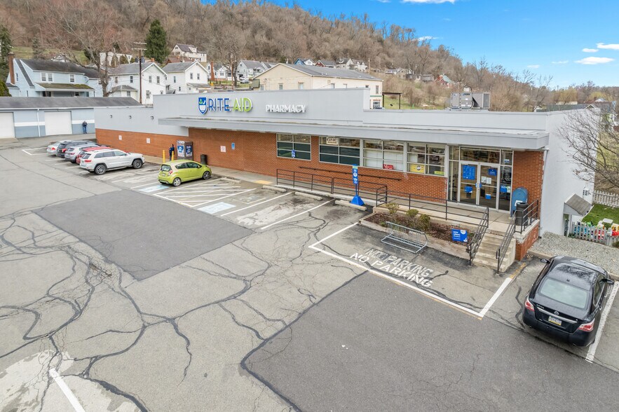 113 W Main St, West Newton, PA à louer - Photo de l’immeuble – Image 2 sur 3