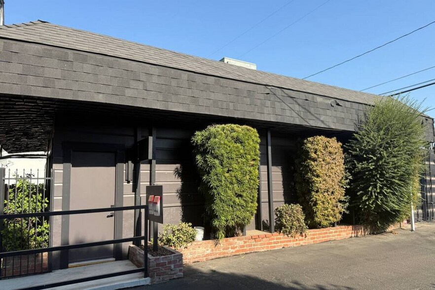617 W Tulare Ave, Visalia, CA à louer - Photo de l’immeuble – Image 1 sur 2