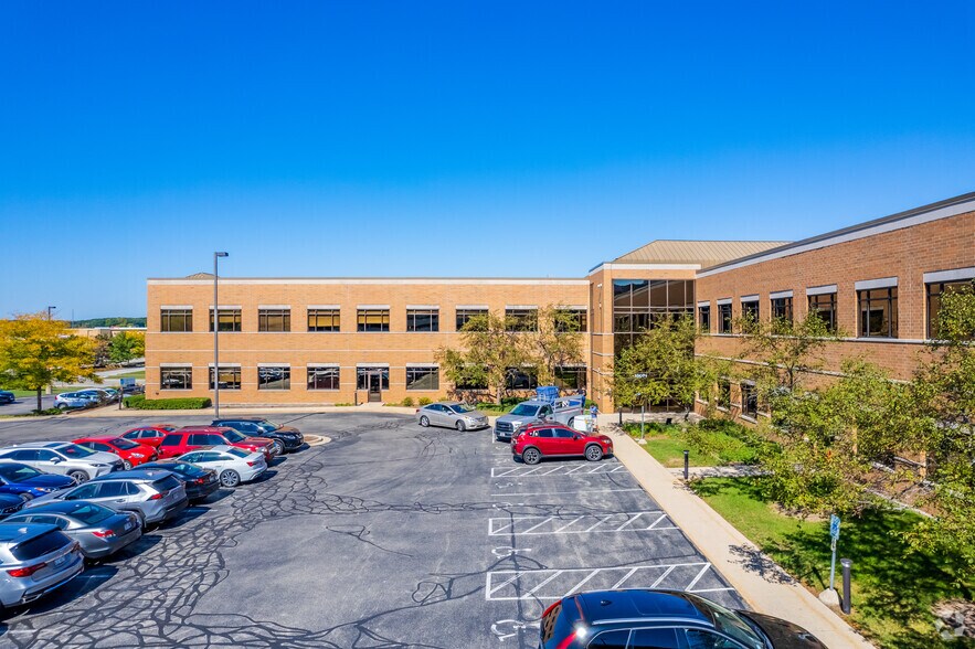 10001 W Innovation Dr, Wauwatosa, WI à louer - Photo de l’immeuble – Image 2 sur 5
