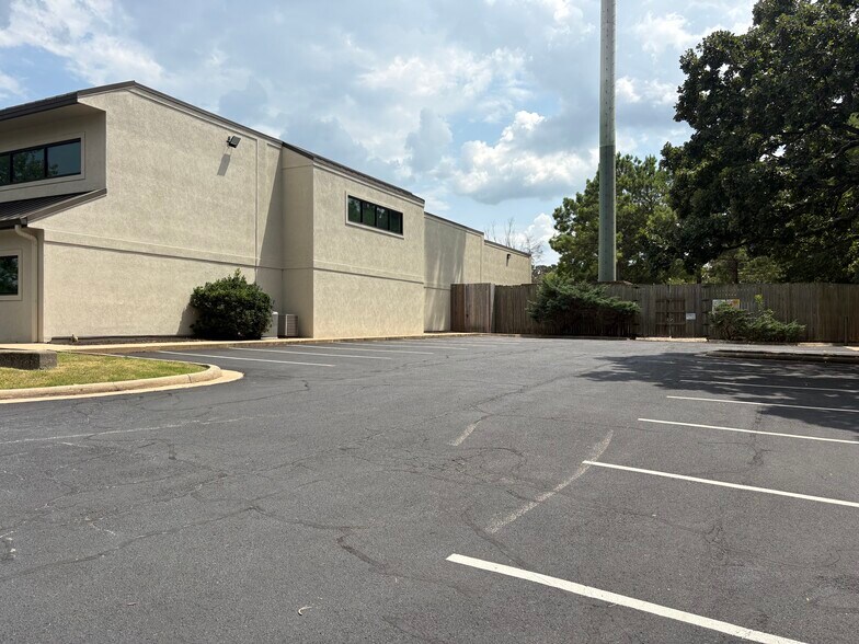 2805 E Zion Rd, Fayetteville, AR à louer - Photo de l’immeuble – Image 2 sur 11