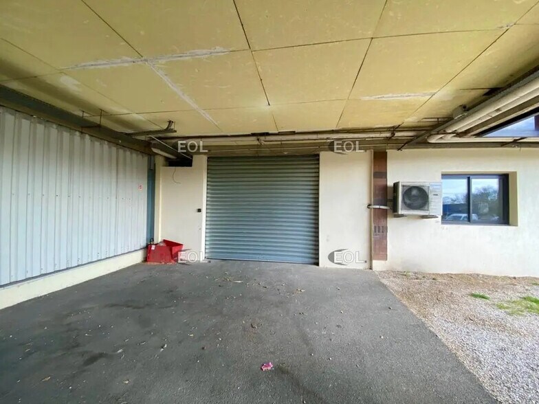 Local d’activités dans Les Pennes-Mirabeau à louer - Photo de l’immeuble – Image 2 sur 3