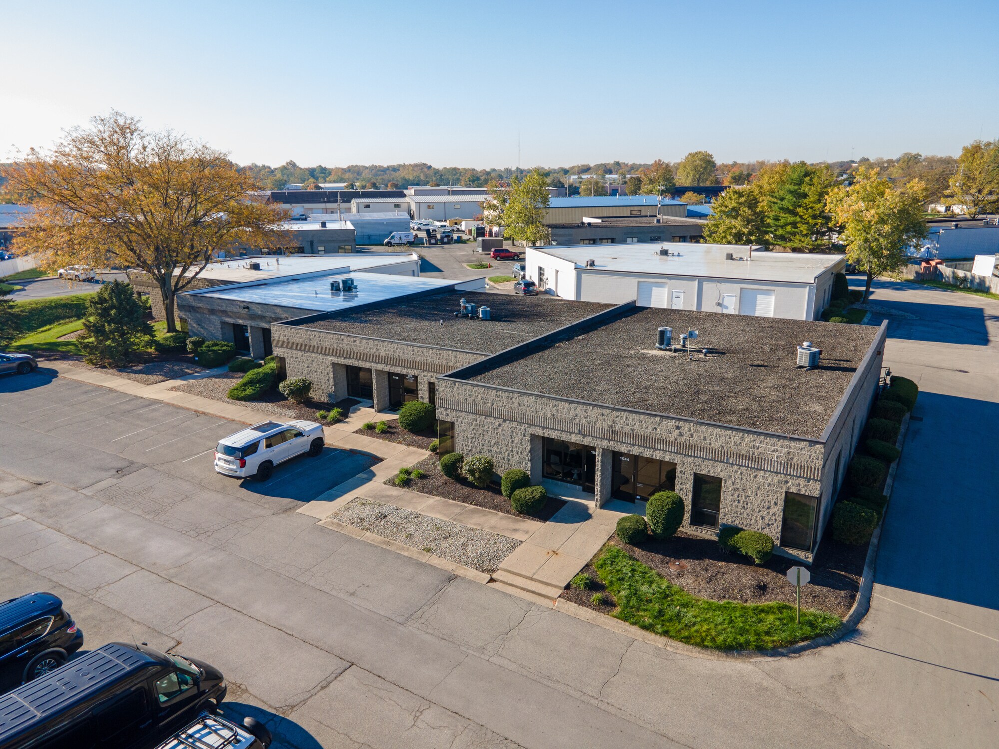 1044-1046 Summit Dr, Carmel, IN à louer Photo de l’immeuble– Image 1 sur 16