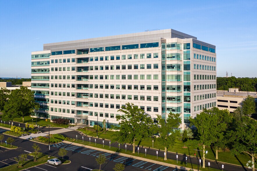 194 Wood Ave S, Iselin, NJ à louer - Photo principale – Image 1 sur 11