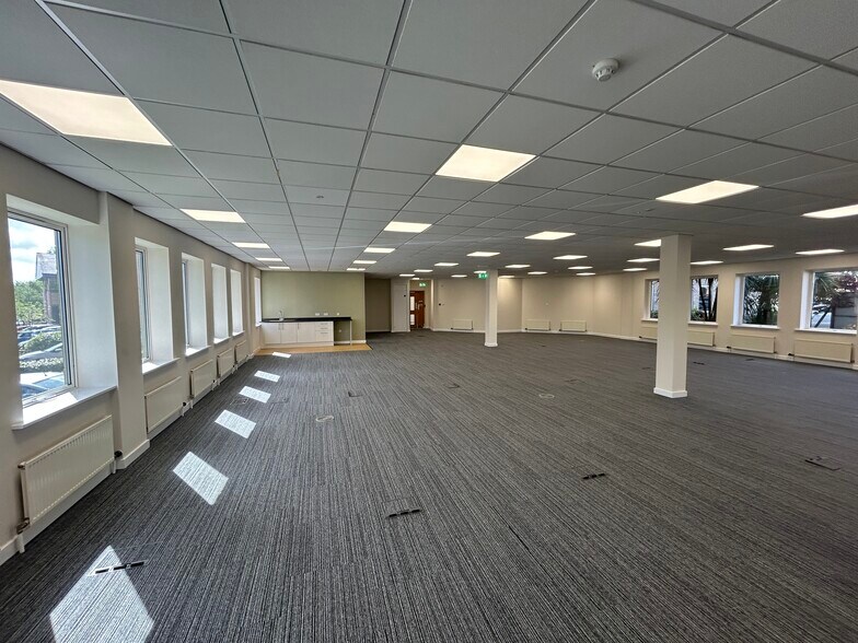 Great Park Rd, Bradley Stoke à louer - Photo de l’immeuble – Image 3 sur 4