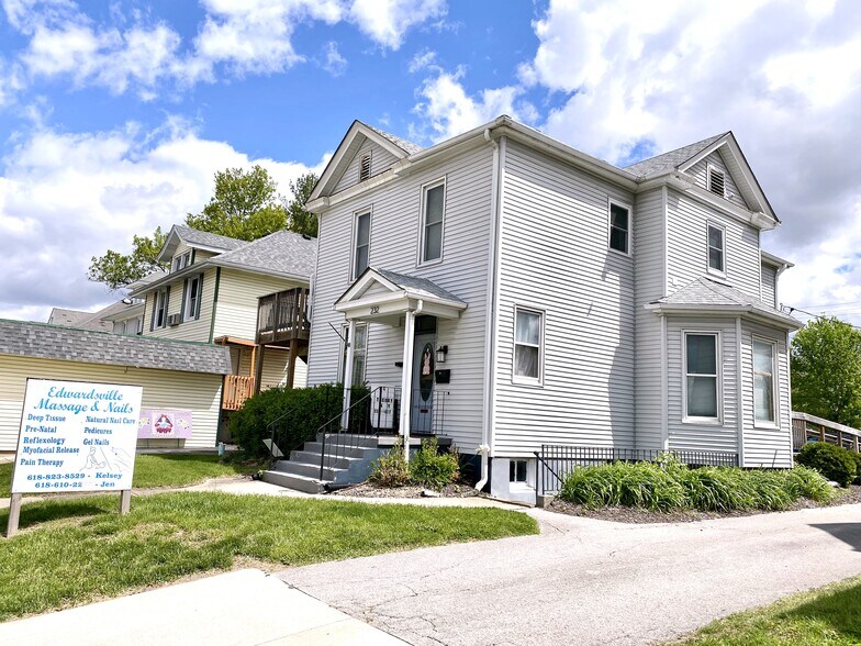 232 S Buchanan St, Edwardsville, IL à louer - Photo de l’immeuble – Image 3 sur 21