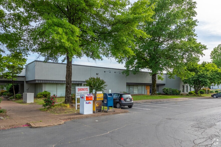 1717 Elm Hill Pike, Nashville, TN à louer - Photo de l’immeuble – Image 3 sur 8