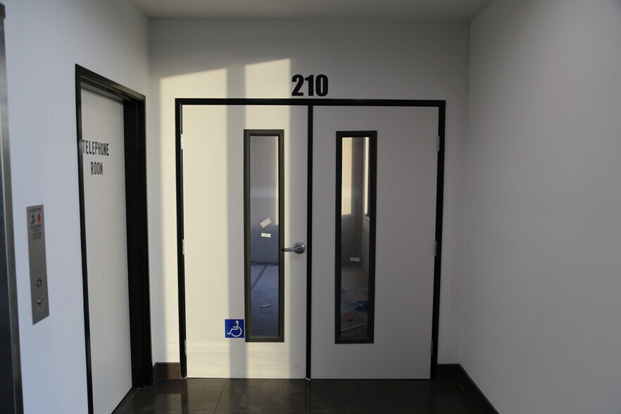 2956 E Colorado Blvd, Pasadena, CA à louer - Photo intérieure – Image 2 sur 51