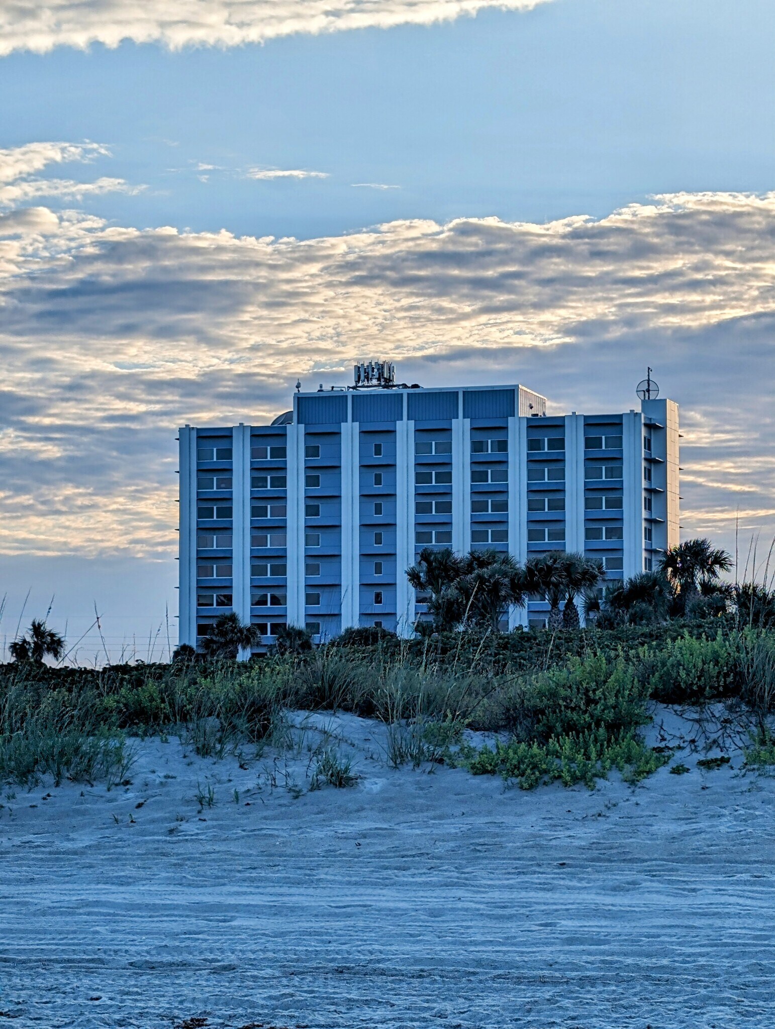 1980 N Atlantic Ave, Cocoa Beach, FL à louer Photo principale– Image 1 sur 48