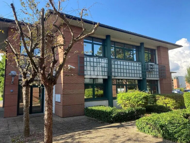 Bureau dans Évry-Courcouronnes à louer - Photo de l’immeuble – Image 1 sur 6