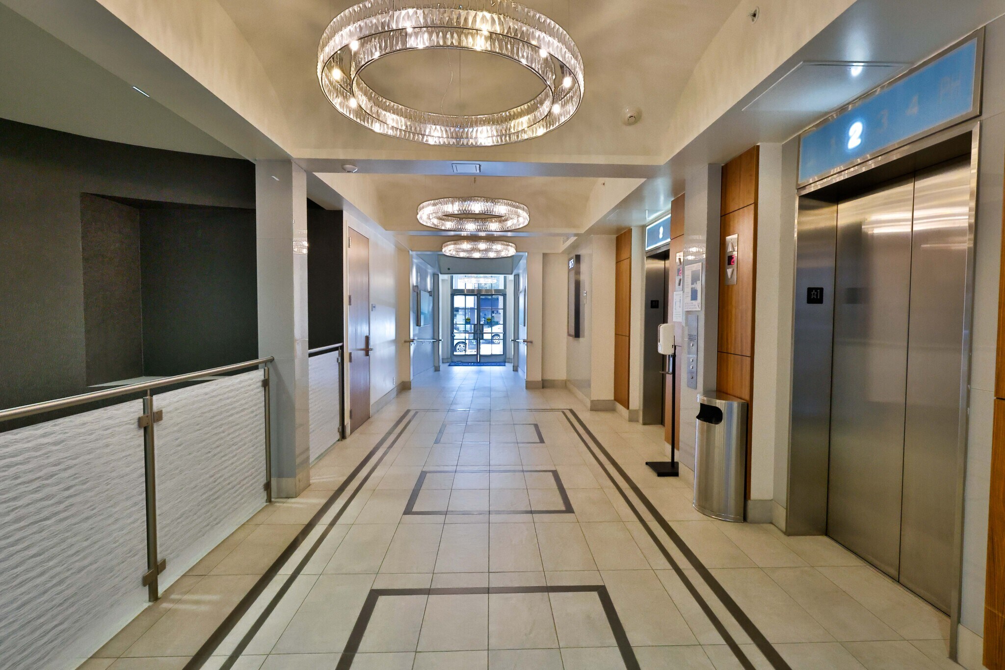 405 N Bedford Dr, Beverly Hills, CA à louer Photo intérieure– Image 1 sur 4