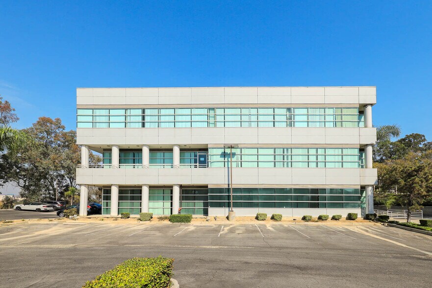 1111 Corporate Center Dr, Monterey Park, CA à vendre - Photo de l’immeuble – Image 3 sur 4