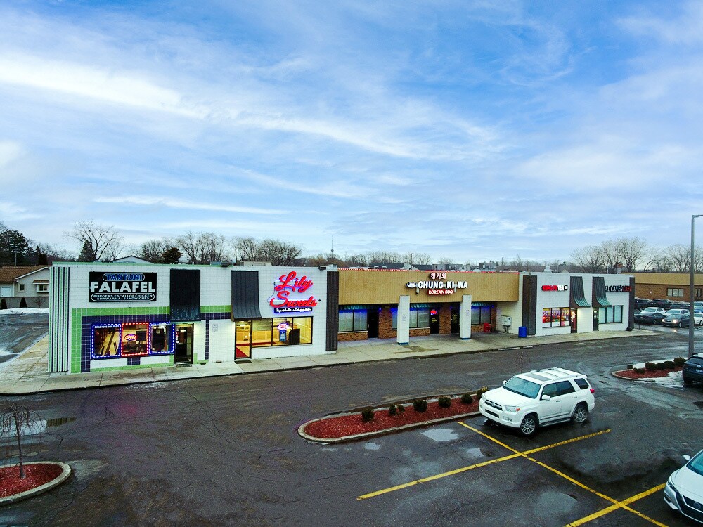 1999-2157 E Fifteen Mile Rd, Sterling Heights, MI à louer Photo de l’immeuble– Image 1 sur 3