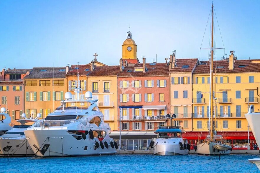 Local commercial dans Saint-Tropez à louer - Photo de l’immeuble – Image 1 sur 3