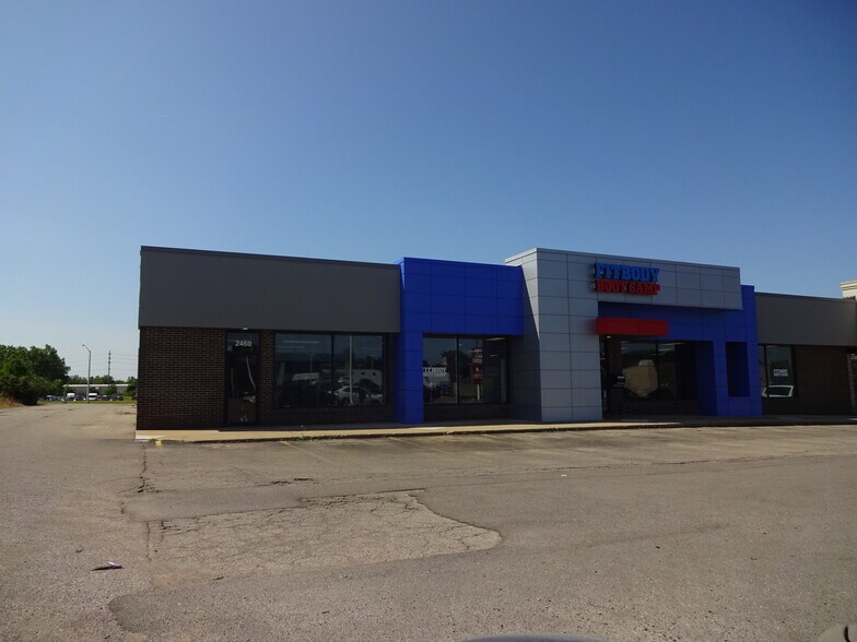 2460 28th St SE, Grand Rapids, MI à louer - Photo de l’immeuble – Image 3 sur 20