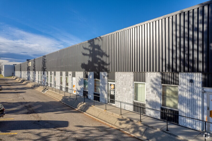 4040-8081 40 St SE, Calgary, AB à louer - Photo de l’immeuble – Image 2 sur 5