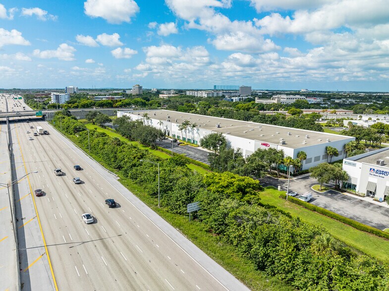 1701-1743 Old Okeechobee Rd, West Palm Beach, FL à louer - Photo de l’immeuble – Image 3 sur 8