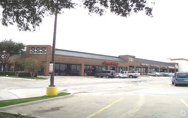2596 E Arkansas Ln, Arlington, TX à louer - Photo de l’immeuble – Image 2 sur 3