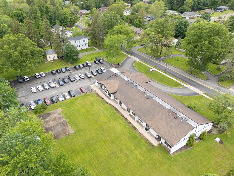 468 Parish Dr, Wayne, NJ à vendre - Photo de l’immeuble – Image 3 sur 7