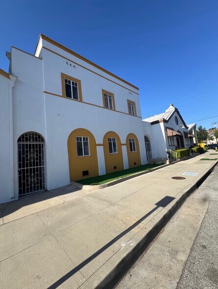 1209 E Garfield Ave, Glendale, CA à louer - Photo de l’immeuble – Image 3 sur 34
