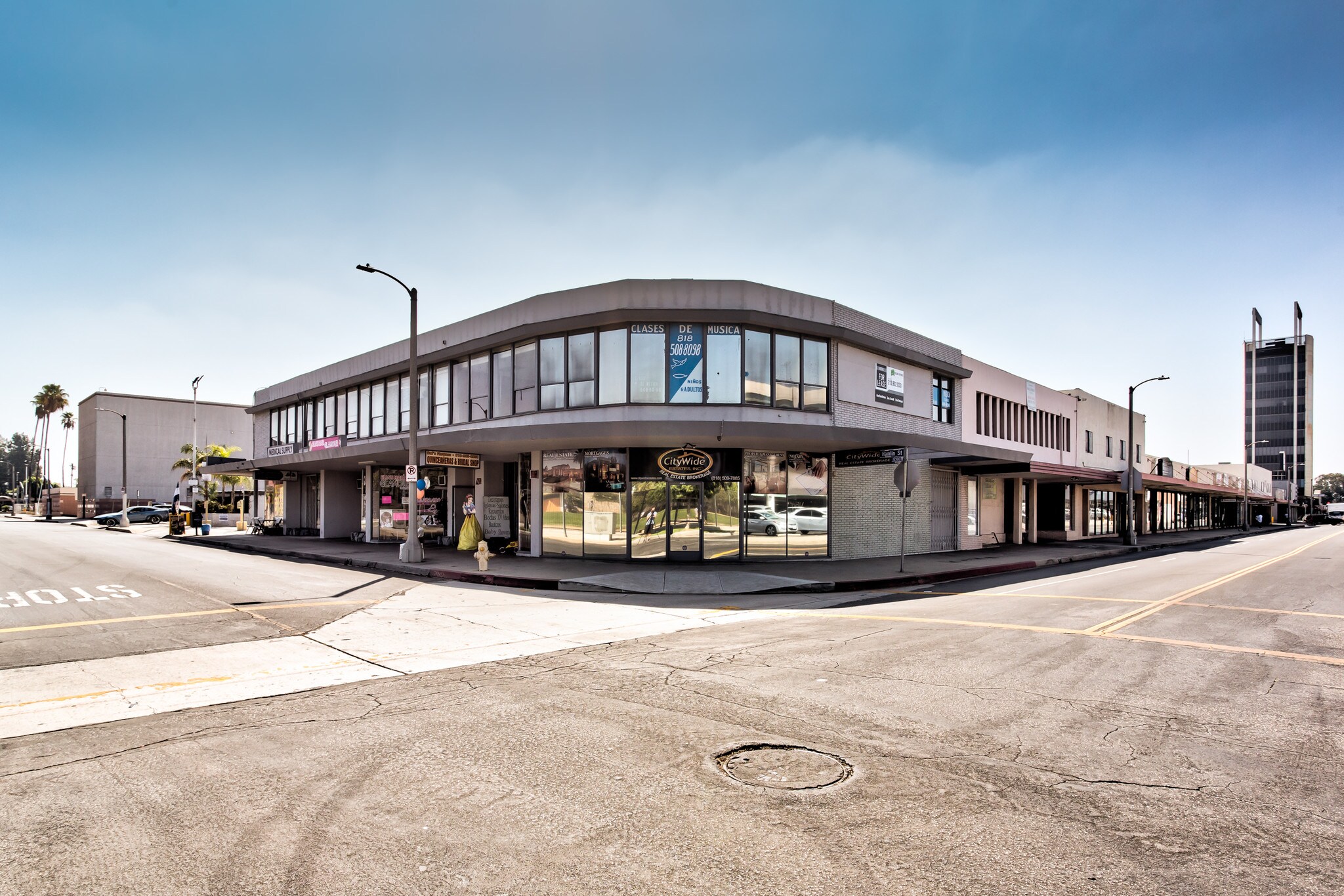 12150-12162 Hamlin St, North Hollywood, CA à louer Photo principale– Image 1 sur 10