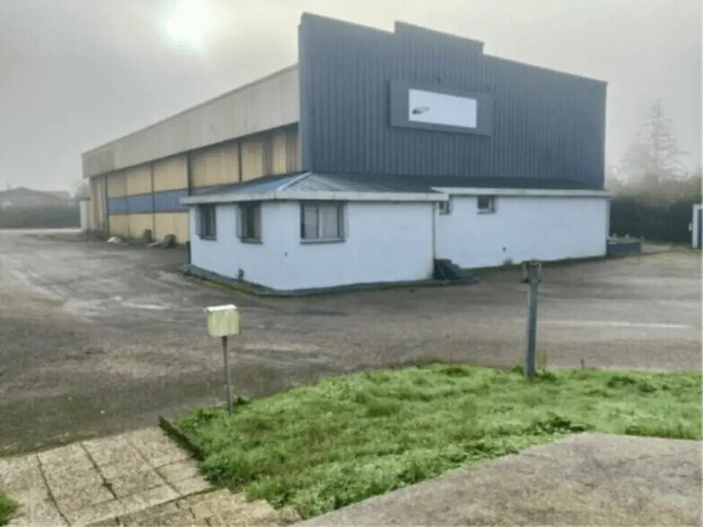 Local d’activités dans Saint-Romain-de-Colbosc à louer - Photo de l’immeuble – Image 1 sur 1