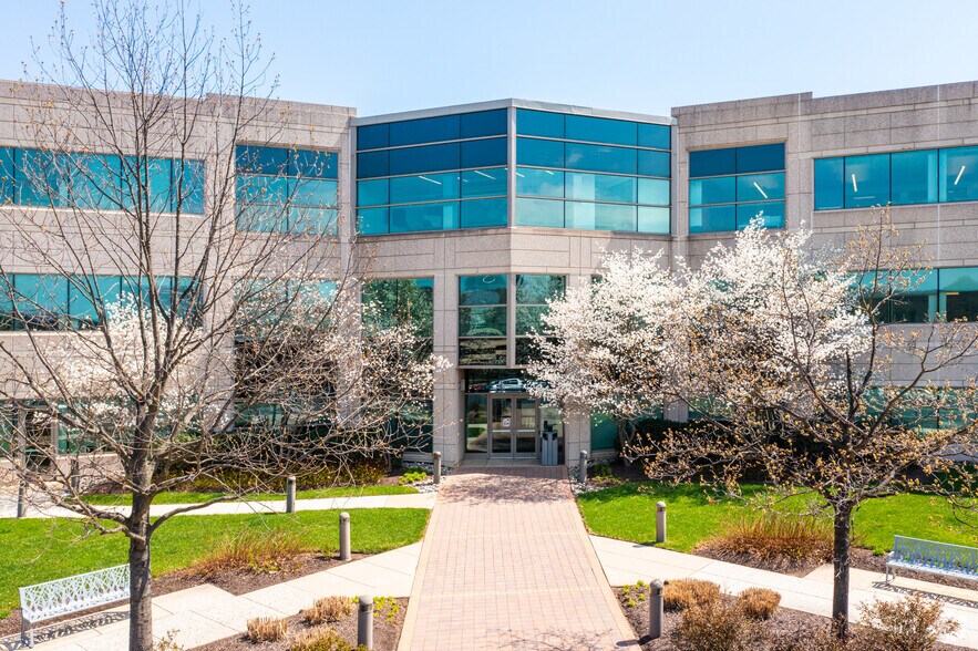 1200 Liberty Ridge Dr, Wayne, PA à louer - Photo de l’immeuble – Image 3 sur 8