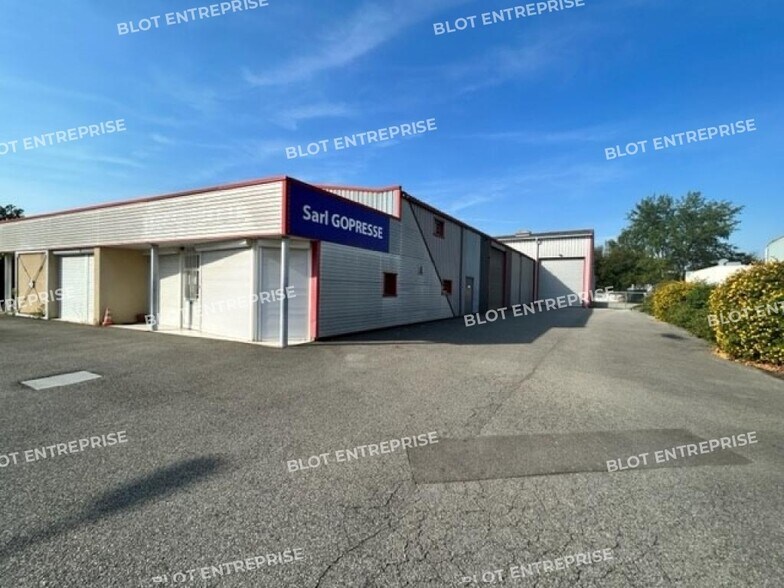Local d'activités dans Saint-Jacques-de-la-Lande à vendre - Photo de l’immeuble – Image 1 sur 13