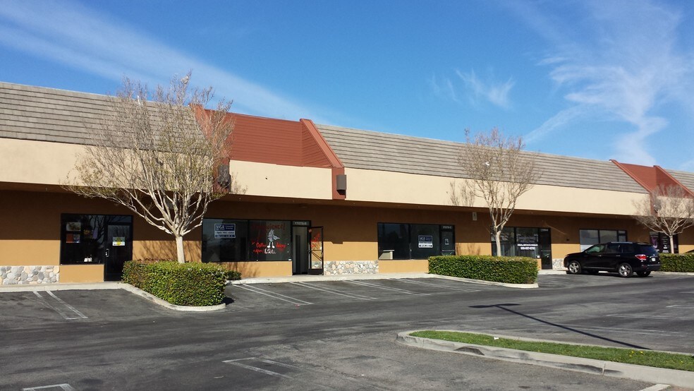 17070 Walnut Village Pky, Fontana, CA à louer - Photo de l’immeuble – Image 3 sur 4