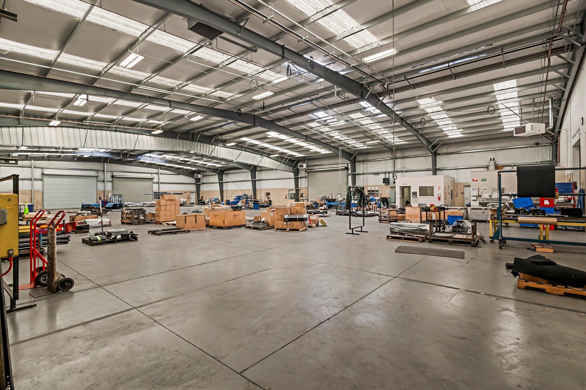 100 Loren Ave, Chico, CA à louer Photo de l’immeuble– Image 1 sur 8